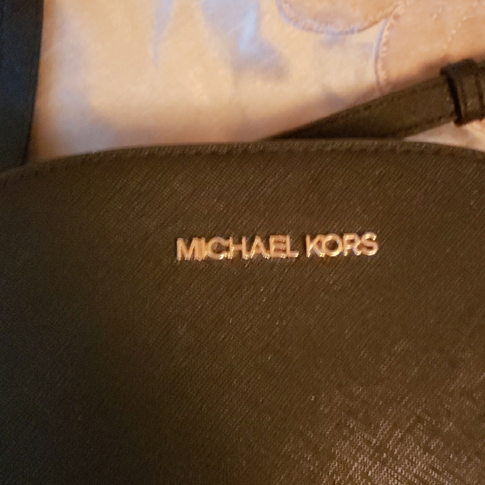 New Michael Kors Black  Oval  Jet set Crossbody Bag - Picture 2 of 6
